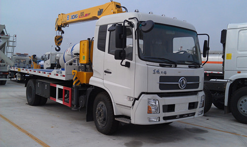 東風(fēng)天錦平板帶吊清障車(chē)