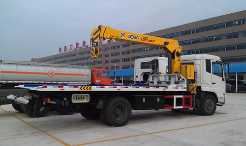 東風(fēng)天錦平板帶吊清障車(chē)