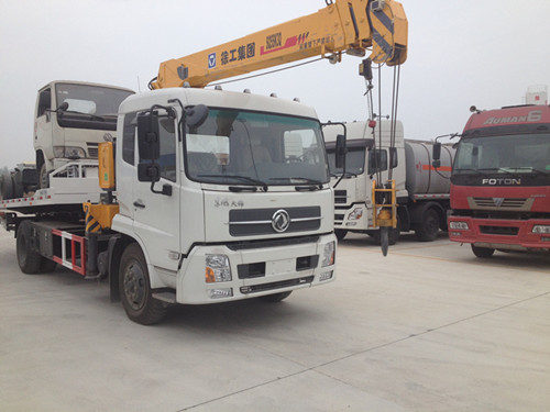 東風(fēng)天錦平板帶吊清障車(chē)