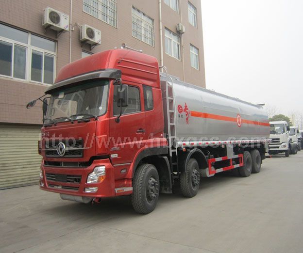 東風(fēng)天龍前四后八30噸油罐車（國(guó)四）